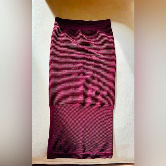 || BCBG RIBBED PENCIL SKIRT || || Bodycon || MIDI || - Picture 3 of 7